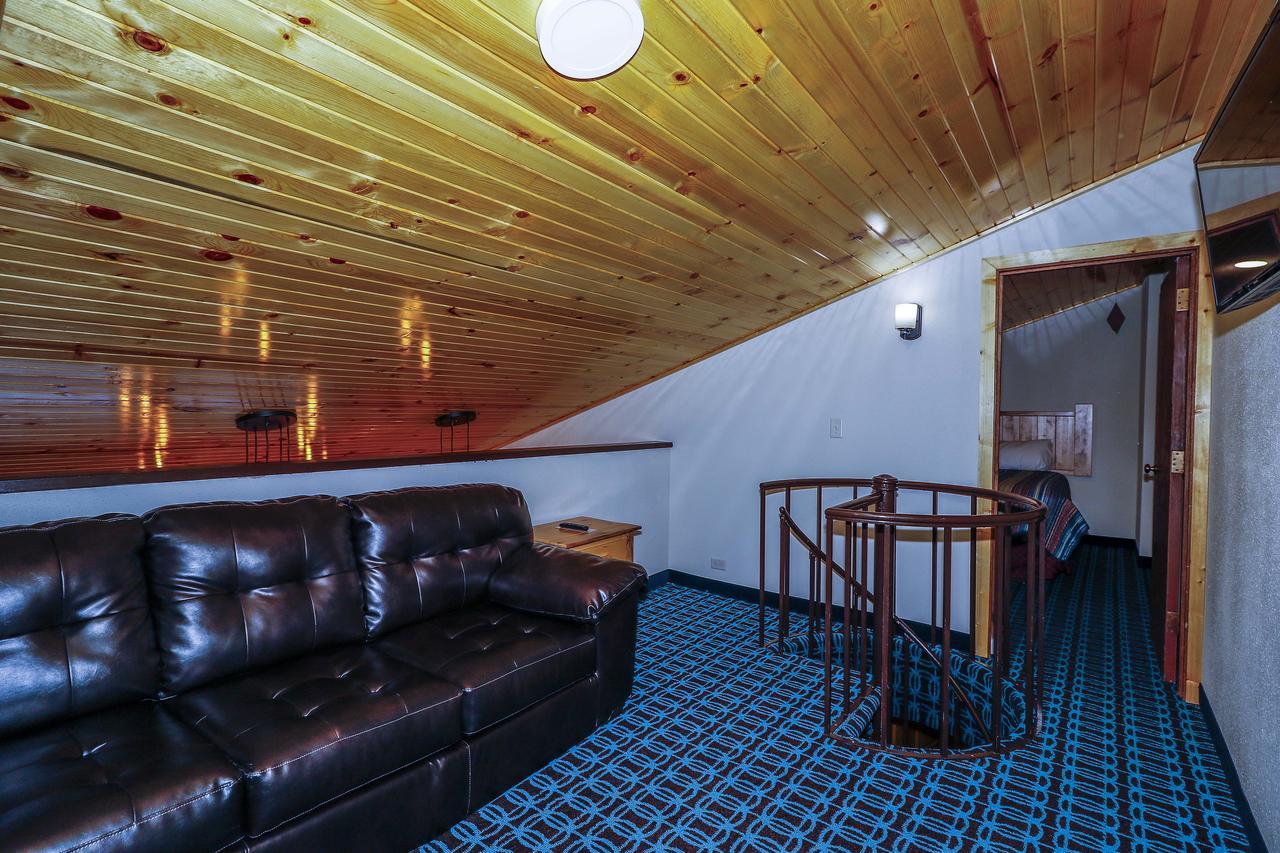 Round Barn Lodge スプリング・グリーン エクステリア 写真